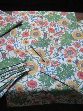 Pottery Barn Table linen Set. 11 Pc. Summer Floral, Linen/Cotton.